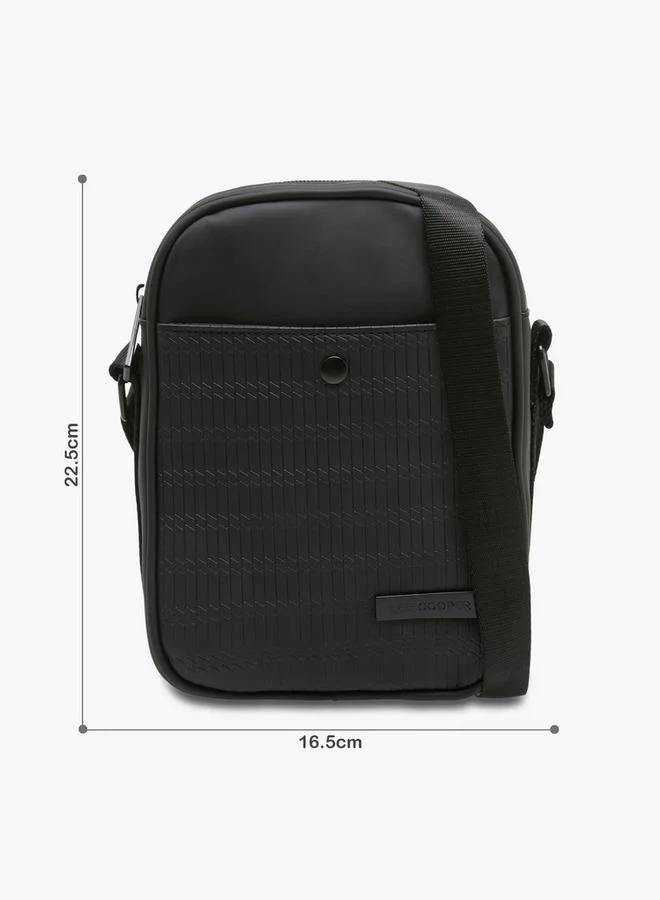 لي كوبر حقيبة كروس بودي رجالية بنقوش بارزة